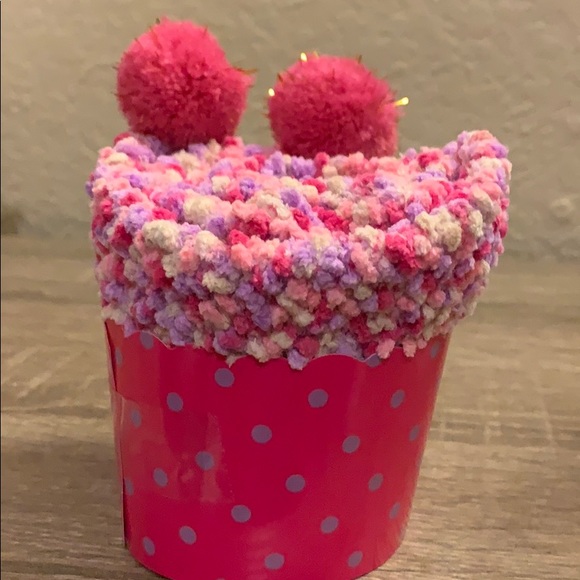3 for $20 NWT Cozy Fuchsia Cupcake Socks - Picture 4 of 7